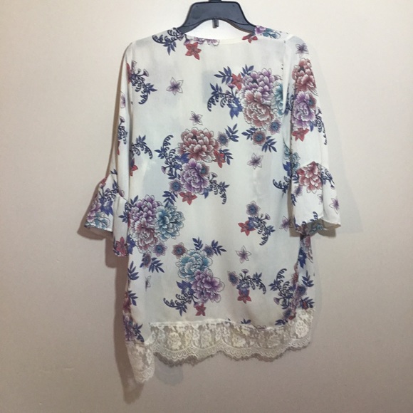 Short Sleeve Cardigan Size Medium - Picture 2 of 4